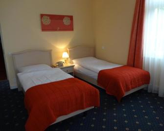 Hotel Schweizerhof - Weggis - Bedroom