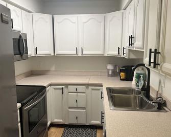 Rare 1King+1Queen+4Twin Charming 3-bedroom Private townhome at Newark, DE - Newark - Cocina