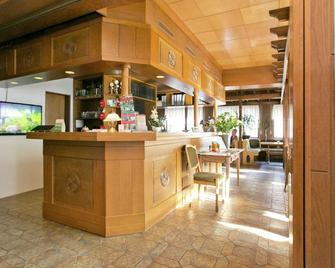 Lovely Apartment in Bollendorf near South Eifel Nature Park - Bollendorf - Front desk
