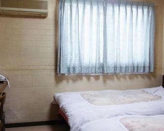 Town Hotel Ishii - Maniwa - Schlafzimmer
