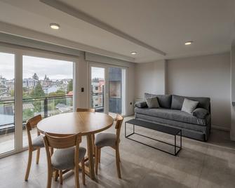 Downtown Apartment, Stunning Views, Terrace PL1 by Apartments Bariloche - Bariloche - Comedor