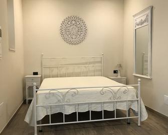 Bed and Breakfast Sun Wine - Taranto - Camera da letto