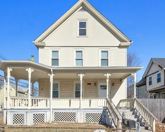 Tremendous 3-bedroom apartment in Attleboro - Attleboro - Edificio