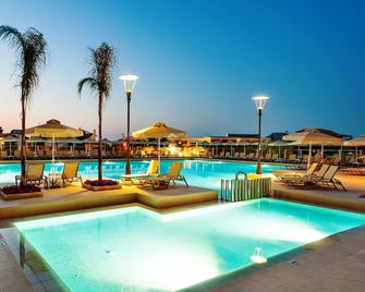 Porto Platanias Village Resort - Platanias - Svømmebasseng