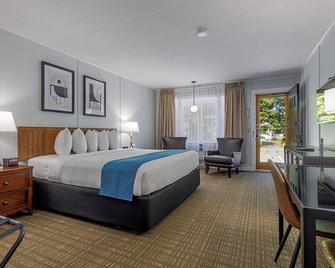 Deluxe King Room w/ Breakfast Included - Bar Harbor - Bedroom