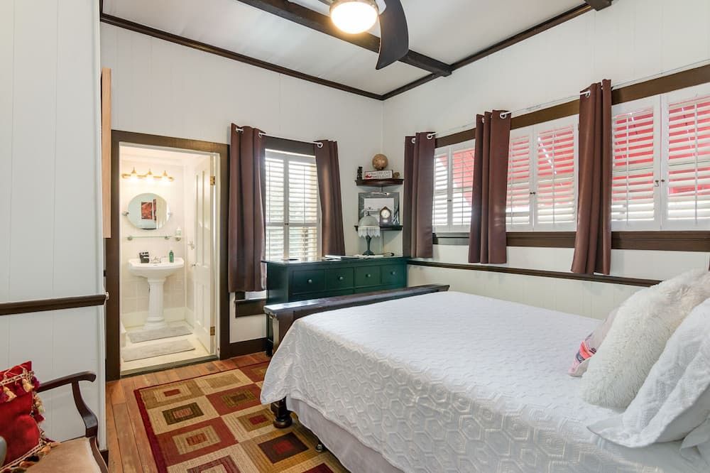 The Wayward Traveler's Inn - Mims - Habitación