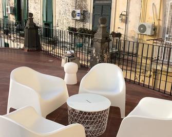 H Hostel Friendly Accommodation - Ercolano - Balcón