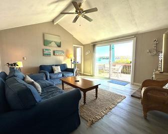 Lilly on Lake Charlevoix - East Jordan - Sala de estar