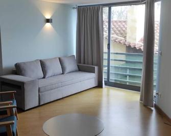 Azores Vacations Ponta Delgada Apartment T3 - Ponta Delgada - Pokój dzienny