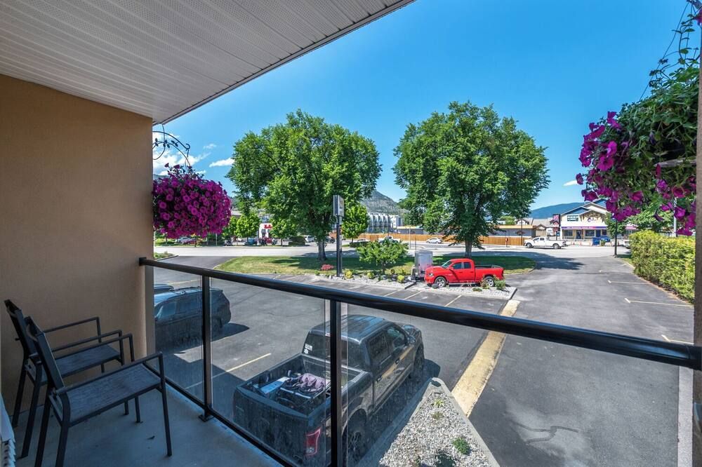 Sahara Courtyard Inn Penticton - פנטיקטון - מרפסת