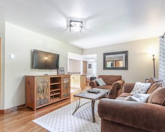 The Bluegill Inn, near Long Lake with firepit, game room, kayaks and more!\n - Waupaca - Living room