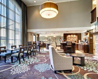 Free Breakfast. Pool and Hot Tub. Downtown Location. Close to the University of Wisconsin-Madison! - Middleton - Restaurant