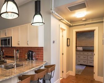 The Alford Building Two bedroom loft downtown - Kingston - Kitchen