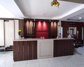 Hotel O Wisma Syariah Lahundape - Kendari - Front desk