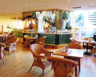 Novapark Flugzeughotel Graz - גראץ - מסעדה