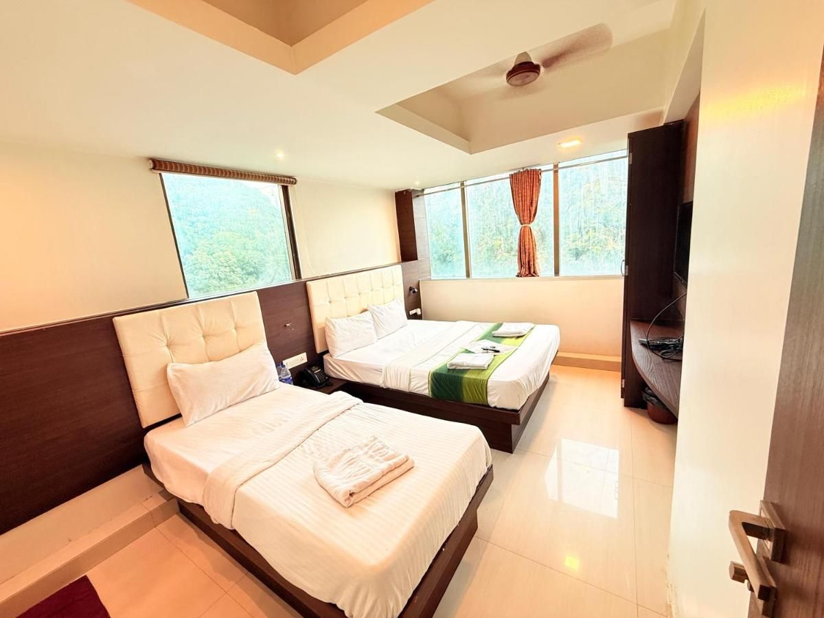 Hotel Artusinn midc andheri east thumbnail 2