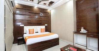 OYO 5691 Hotel Eurasia - Chandigarh - Bedroom