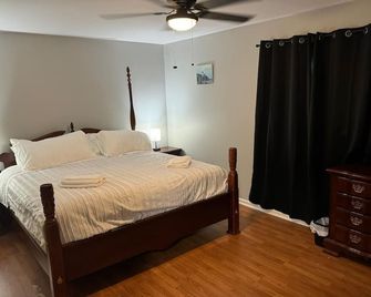 2 Bedroom Townhouse - Charlotte - Habitación