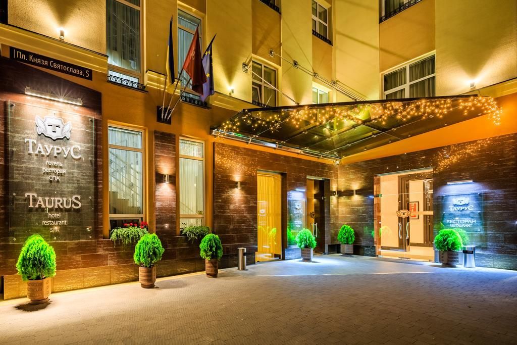 فندق وسبا تاوروس - لفيف - مبنى