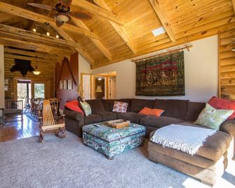 Poppy's Hideaway On The Shenandoah River! - Luray - Huiskamer