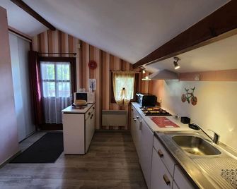 'Charming Gîte with Balcony, Near Spa and Ski Resorts in Plombières-les-Bains' - Le Val-d'Ajol - Cuisine