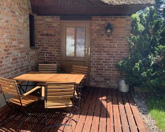 Vacation Under Thatch - Forsthaus Kölzin Near Zarrentin - Apartment Fuchsberg - Wittenburg - Hol