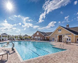 1 Bedroom Suite Condo w/ Kitchen, Sleeps 4, in Williamsburg, at Governors Green! - Yorktown - Pool