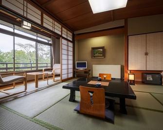 Itsukushien - Ichinoseki - Eetruimte