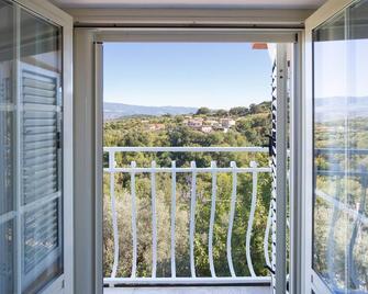 Nice Home In Rende With Kitchen - 仁德 - 陽台