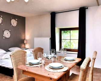 Holiday Home in Ardennes with Scenic Terrace - Sankt Vith - Dining room
