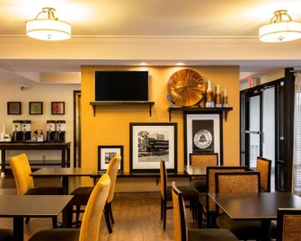 Hampton Inn by Hilton Philadelphia International Airport - Philadelphia - Restaurang