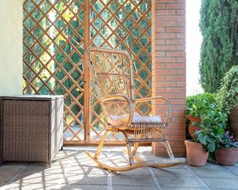 Detached House in the Hills of Arezzo, Surrounded by Olive Trees - Arezzo - Patio