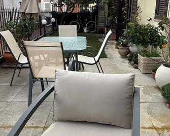 B&b Love Holiday House Santa Severa - Santa Severa - Patio
