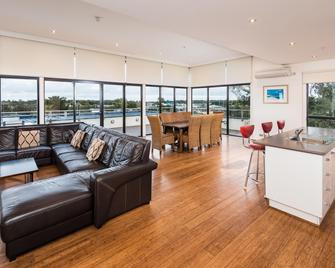The Esplanade Resort And Spa - Lakes Entrance - Living room