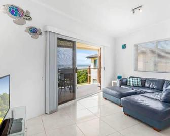 On the Beach at Hastings Point - Cabarita Beach - Living room