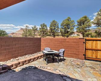 River Rock Studio w/private courtyard, 20 minutes to Zion - Virgin - Balcony