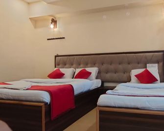 Gk Saravana Bhavan - Srikalahasti - Bedroom