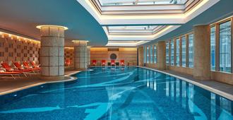 上海雅居樂萬豪酒店 - 上海 - 游泳池