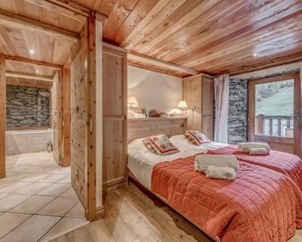 Semi-detached chalet 16 people 7 bedrooms, ski in / ski out Tignes les Brévières - Tignes - Chambre