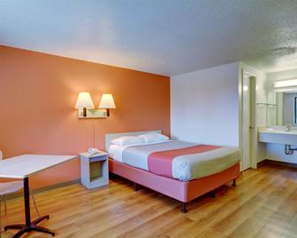 Motel 6 Springfield - Chicopee - Chicopee - Bedroom