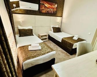 City Hotel - Taschkent - Schlafzimmer
