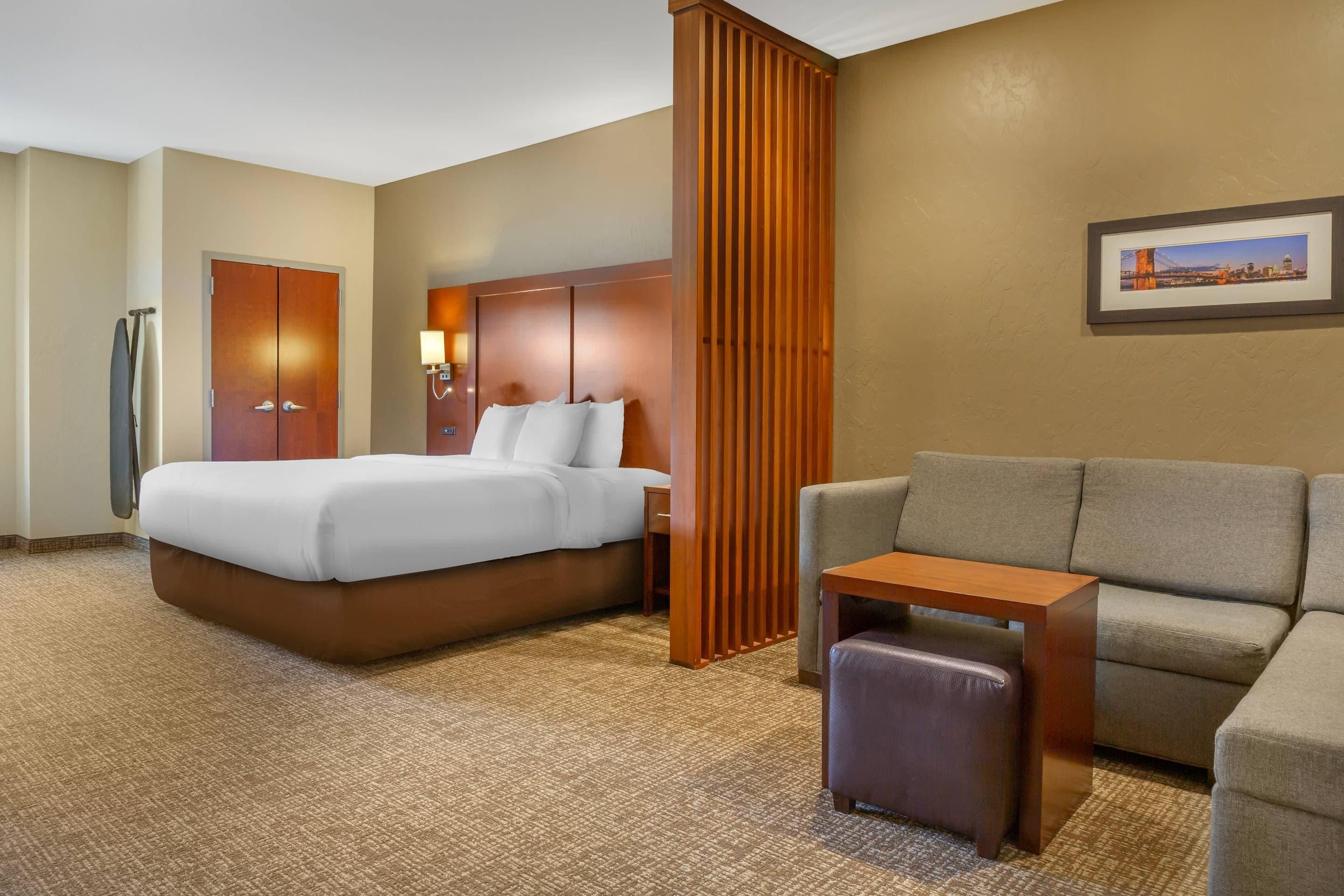 كمفرت سويتس فلورينس - سينسيناتي ساوث - فلورنسا - غرفة نوم