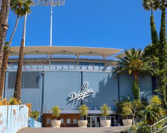 Holiday Inn Express & Suites Glendale Downtown By IHG - Glendale - Gebouw