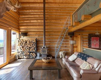 Decker Peak Log Home - Panoramic Sawtooth Mountain Views! - Stanley - Sala de estar