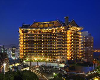 Commodore Hotel Busan - Busan - Gebouw