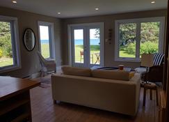 Secluded Oceanfront Retreat with Guest House - Lunenburg - Sala de estar