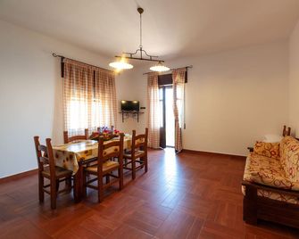 Apartment In 'Arcobaleno' Farmhouse - Bonifati - Comedor