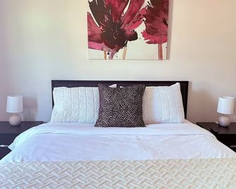 Feels Like Home! Columbia near Fort Jackson - Perfect for Families - Sleeps 6 - Elgin - Bedroom