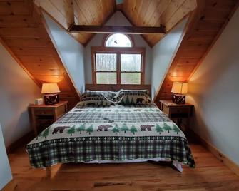 Cozy cabin in private gated community with Hot Tub! - Nebo - Bedroom