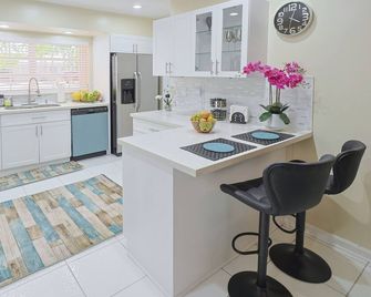 Casabay 4 Bed 2 Bath House Ultimate Back - Cutler Bay